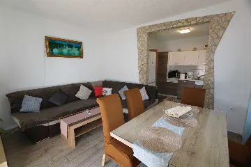 3-Bedroom Apartment in Šilo for Up to 7 Guests