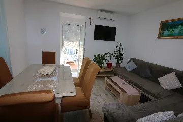 3-Bedroom Apartment in Šilo for Up to 7 Guests