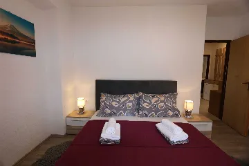3-Bedroom Apartment in Šilo for Up to 7 Guests
