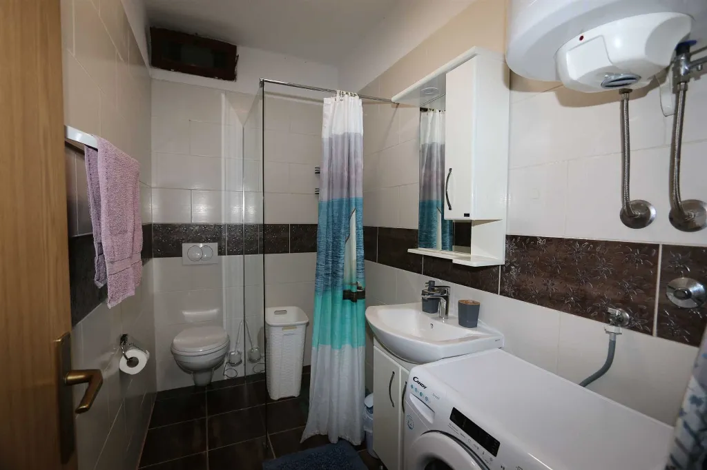 3-Bedroom Apartment in Šilo for Up to 7 Guests