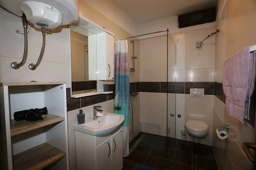 3-Bedroom Apartment in Šilo for Up to 7 Guests