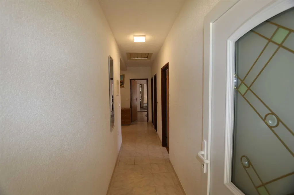 3-Bedroom Apartment in Šilo for Up to 7 Guests