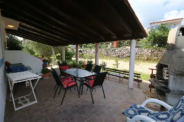 3-Bedroom Apartment in Šilo for Up to 7 Guests