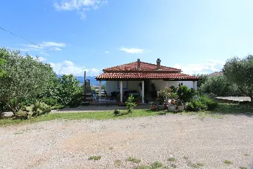 3-Bedroom Apartment in Šilo for Up to 7 Guests