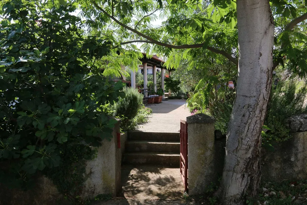 3-Bedroom Apartment in Šilo for Up to 7 Guests