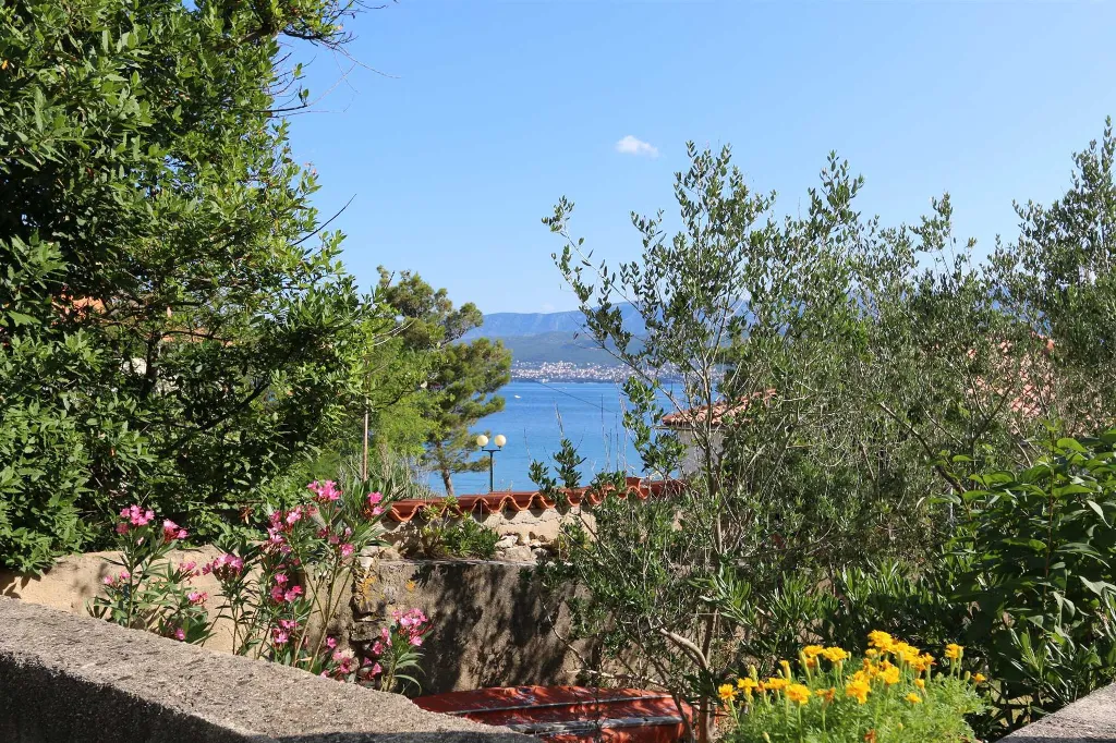 1-Bedroom Apartment in Šilo for Up to 3 Guests