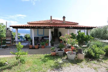 1-Bedroom Apartment in Šilo for Up to 3 Guests