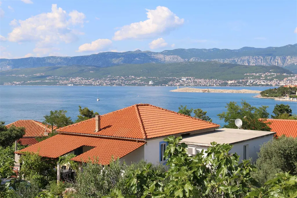 1-Bedroom Apartment in Šilo for Up to 3 Guests