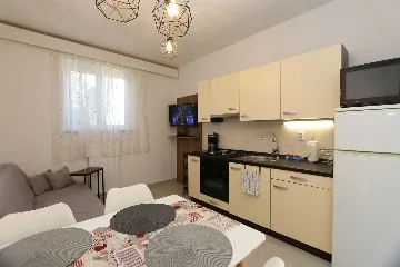 2-Bedroom Apartment in Šilo for up to 5 Guests