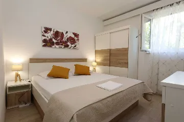 2-Bedroom Apartment in Šilo for up to 5 Guests