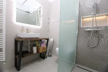 2-Bedroom Apartment in Šilo for up to 5 Guests