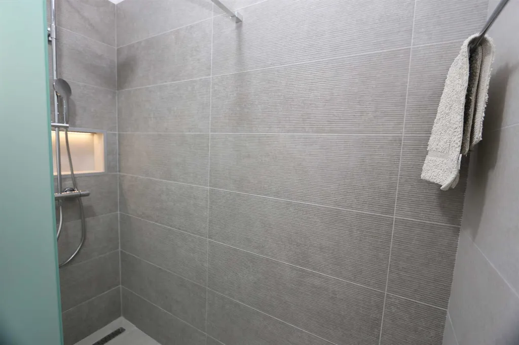 2-Bedroom Apartment in Šilo for up to 5 Guests