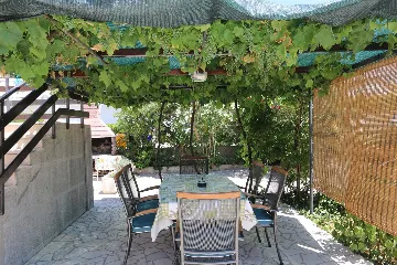 2-Bedroom Apartment in Šilo for up to 5 Guests