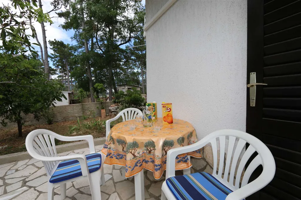 One-Bedroom Apartment in Šilo for Up to 4 Guests
