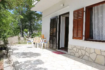 One-Bedroom Apartment in Šilo for Up to 4 Guests