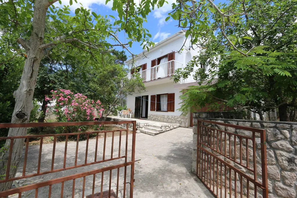 Šilo 2-Bedroom Apartment for Up to 6 Guests