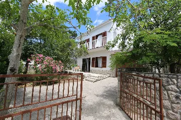 Šilo 2-Bedroom Apartment for Up to 6 Guests