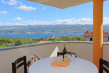 Polje Apartment for Up to 5 Guests with Sea View