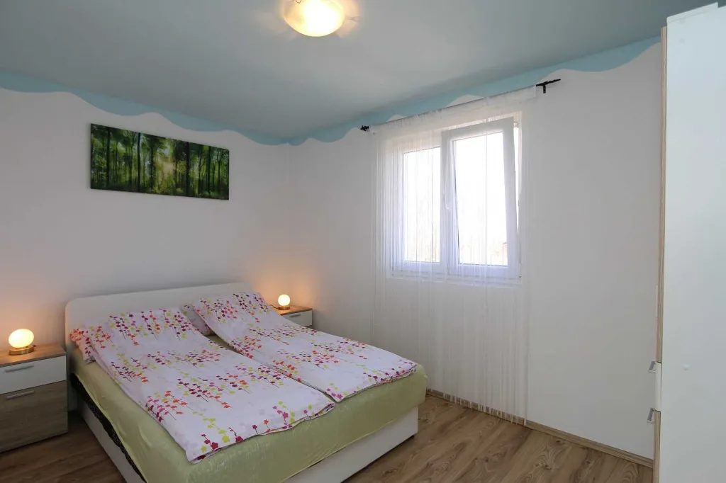 Polje Apartment for Up to 5 Guests with Sea View