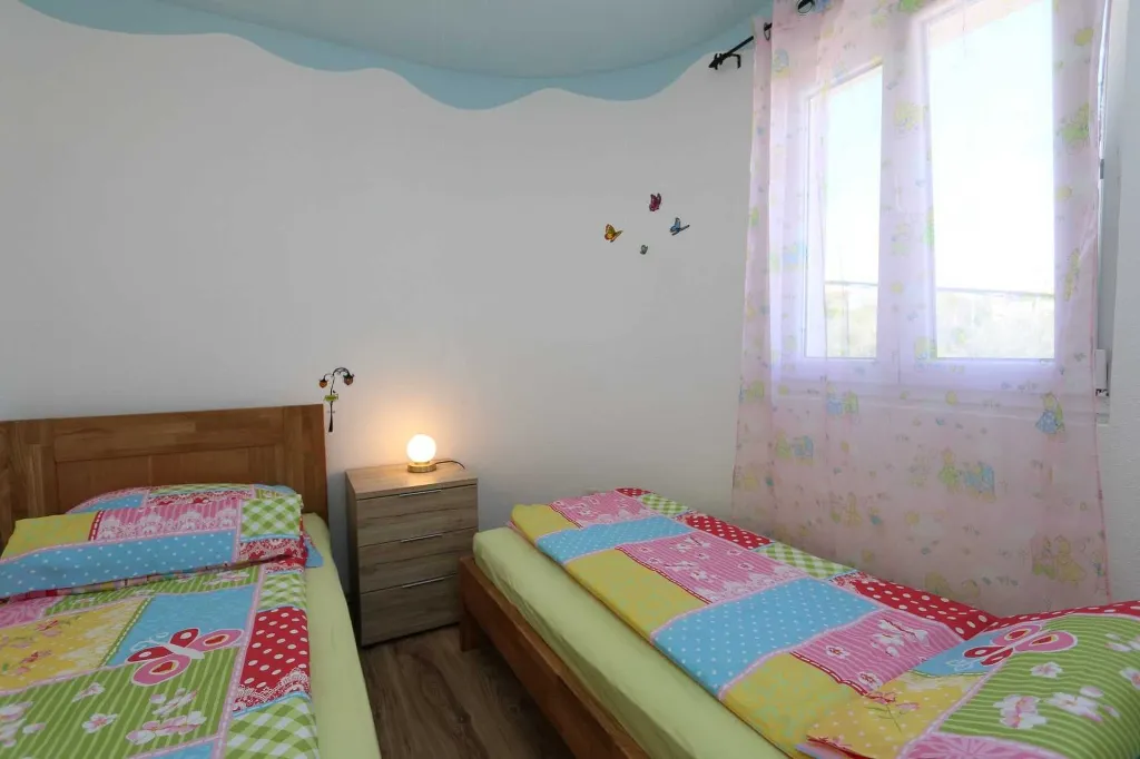 Polje Apartment for Up to 5 Guests with Sea View