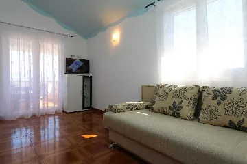 Polje Apartment for Up to 5 Guests with Sea View