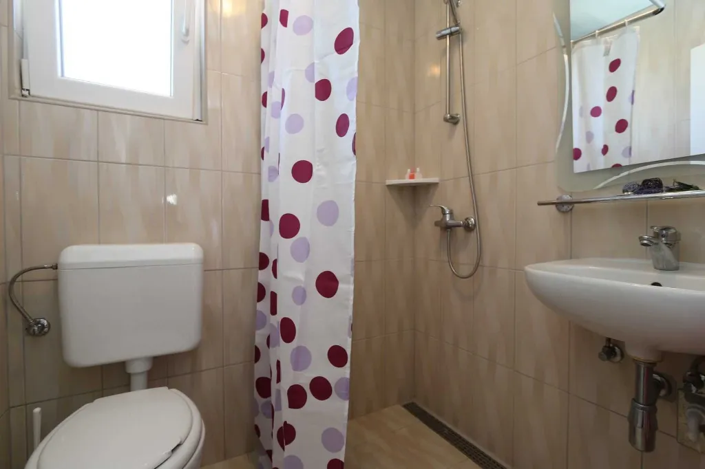 Polje Apartment for Up to 5 Guests with Sea View