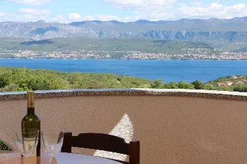 Polje Apartment for Up to 5 Guests with Sea View