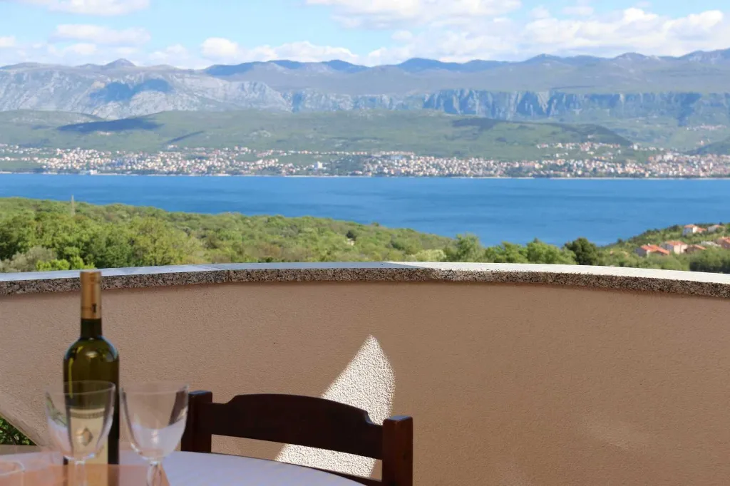 Polje Apartment for Up to 5 Guests with Sea View