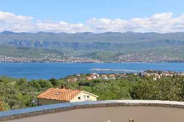 Polje Apartment for Up to 5 Guests with Sea View