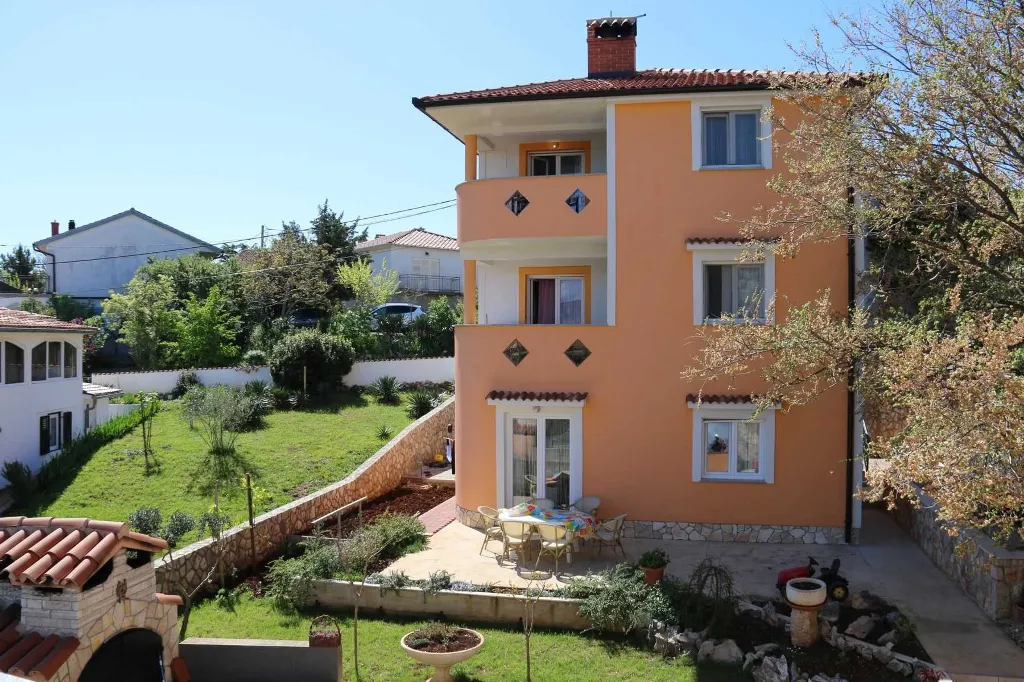 Polje Apartment for Up to 5 Guests with Sea View