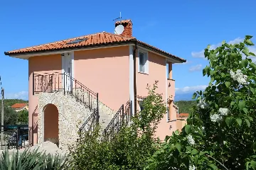 Polje Apartment for Up to 5 Guests with Sea View