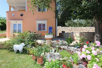 Polje Apartment for Up to 5 Guests with Sea View