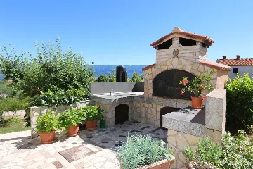 Polje Apartment for Up to 5 Guests with Sea View