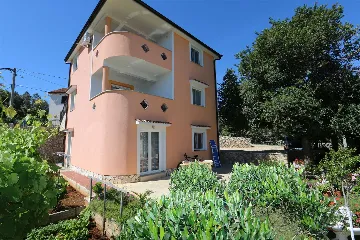 Polje Apartment for Up to 5 Guests with Sea View