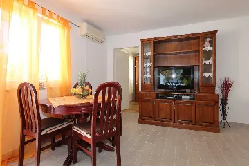 Apartment in Polje for Up to 5 Guests