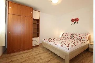 Apartment in Polje for Up to 5 Guests
