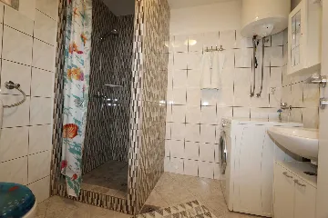 Apartment in Polje for Up to 5 Guests