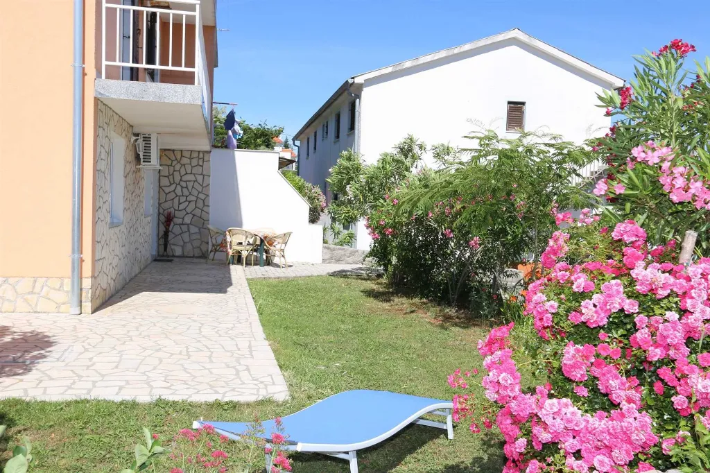 Apartment in Polje for Up to 5 Guests