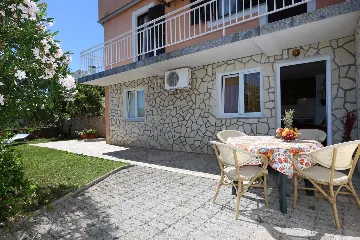 Apartment in Polje for Up to 5 Guests
