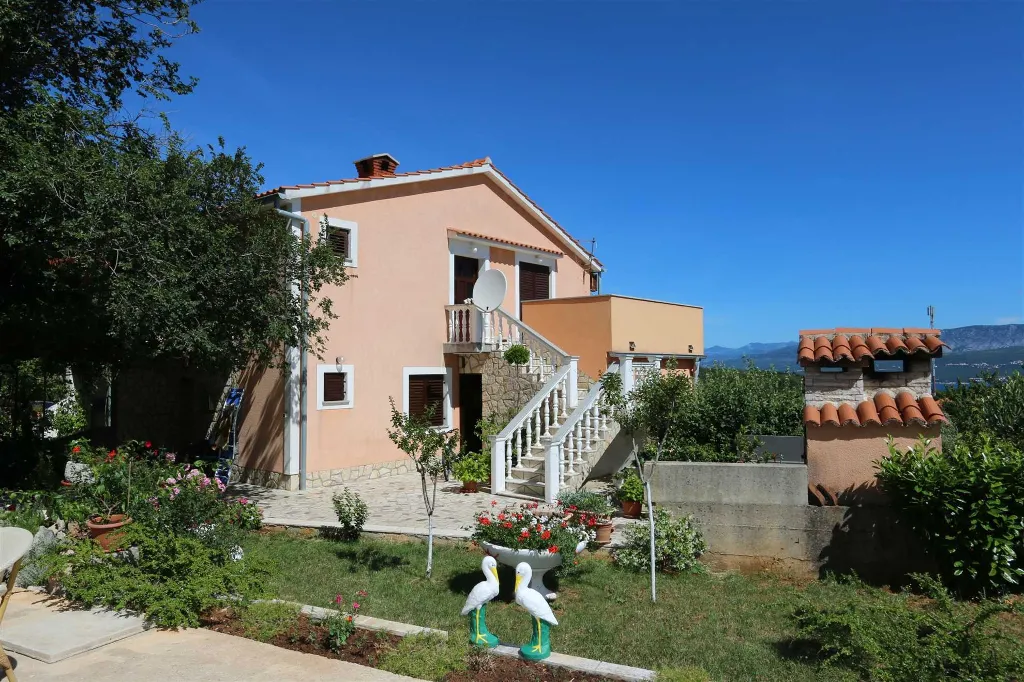 Apartment in Polje for Up to 5 Guests
