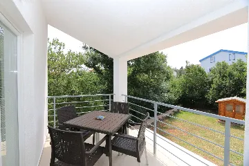 Šilo Apartment for Up to 5 Guests