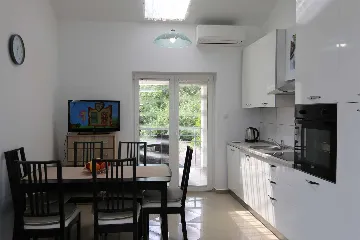 Šilo Apartment for Up to 5 Guests
