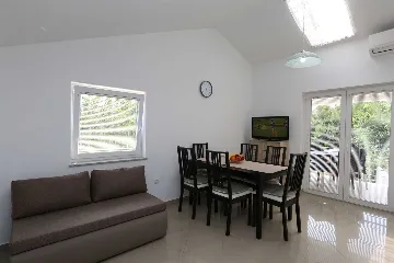 Šilo Apartment for Up to 5 Guests