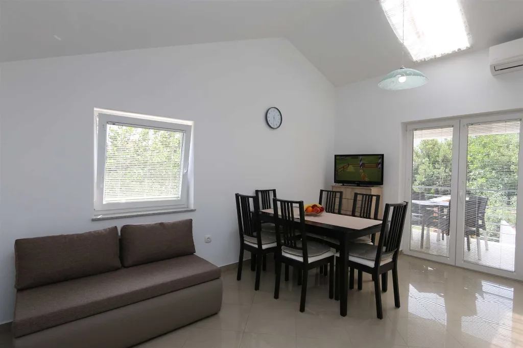 Šilo Apartment for Up to 5 Guests