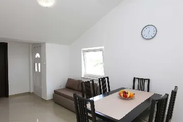 Šilo Apartment for Up to 5 Guests