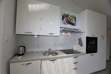Šilo Apartment for Up to 5 Guests