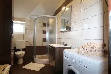 Šilo Apartment for Up to 5 Guests