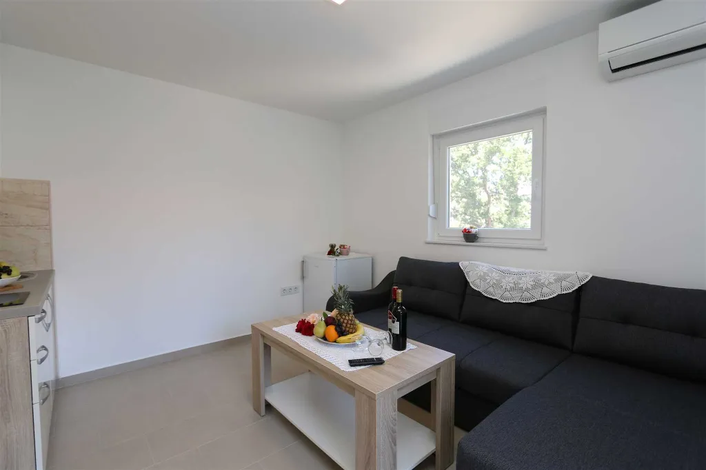 Apartment in Dobrinj for 2 Guests with Balcony