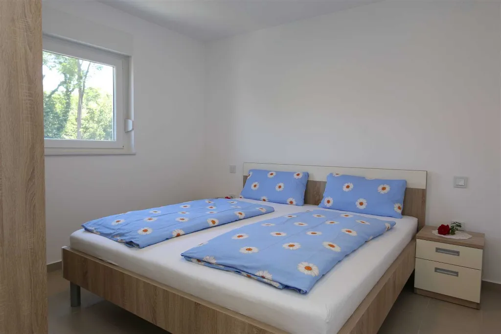 Apartment in Dobrinj for 2 Guests with Balcony