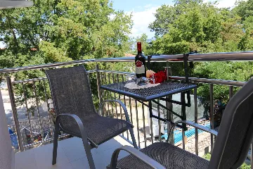 Apartment in Dobrinj for 2 Guests with Balcony